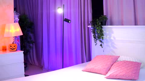 Kiss Jess online show from November 2025 04:29:01 PM