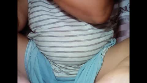 Snapshot of kissableapple chatting on November 2025 12:05:01 AM apple online show from November 2025 12:05:01 AM