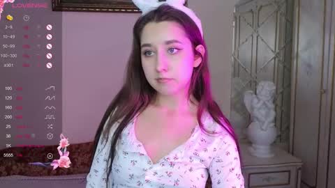 Snapshot of kisses_eva chatting on October 2025 04:34:02 AM Hot Eva online show from October 2025 04:34:02 AM