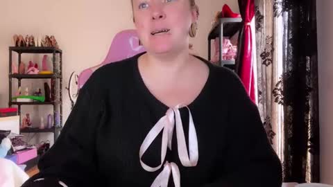 kissica online show from December 2025 11:28:02 AM