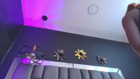 BELLA FLAME online show from November 2025 07:14:02 PM