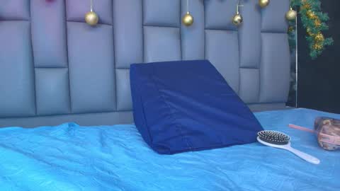 BELLA FLAME online show from December 2025 07:10:01 PM