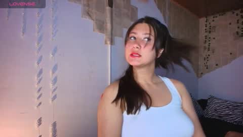 Snapshot of kisstarxxx chatting on September 2025 05:44:02 AM Helena and Brad online show from September 2025 05:44:02 AM