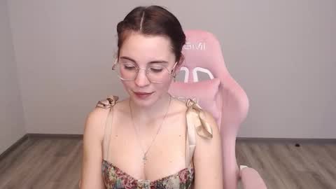 Snapshot of kisulya_meow246 chatting on October 2025 02:18:02 PM Vikki Rose online show from October 2025 02:18:02 PM