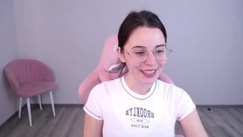 Snapshot of kisulya_meow246 chatting on October 2025 05:19:01 AM Vikki Rose online show from October 2025 05:19:01 AM