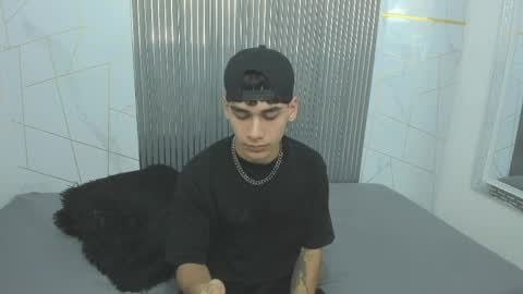 kitsune_44 online show from April 2026 07:22:01 PM