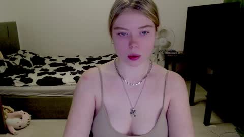 Jennyblonde and Emmabrunette online show from December 2024 01:22:01 PM