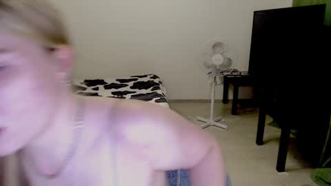 Jennyblonde and Emmabrunette online show from December 2024 03:59:02 PM