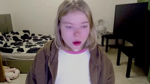 Jennyblonde and Emmabrunette online show from December 2024 03:37:01 AM
