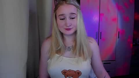 Snapshot of kitten_sun chatting on April 2026 01:52:02 AM kitten_sun online show from April 2026 01:52:02 AM