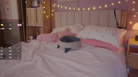 Snapshot of kittenmoon_ chatting on April 2026 08:36:02 PM online show from April 2026 08:36:02 PM