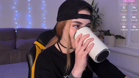 Snapshot of kittie_bear chatting on April 2026 08:02:01 PM Veronica online show from April 2026 08:02:01 PM