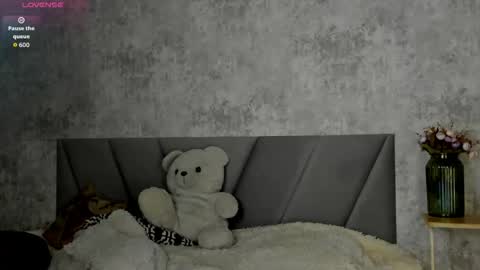 Snapshot of kitty_cathie chatting on May 2026 04:01:02 PM Catherine online show from May 2026 04:01:02 PM