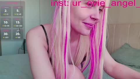 Snapshot of kitty_dora chatting on March 2026 09:21:02 AM Evelyn online show from March 2026 09:21:02 AM