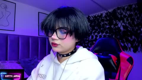 Snapshot of kitty_gang chatting on February 2026 01:15:01 AM Camila online show from February 2026 01:15:01 AM