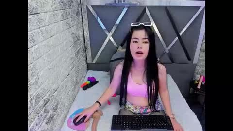 Snapshot of kitty_small69 chatting on April 2026 03:06:01 PM kitty_small69 online show from April 2026 03:06:01 PM