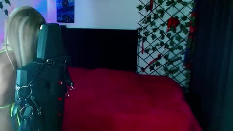 kitty_vaal online show from October 2025 02:45:02 AM