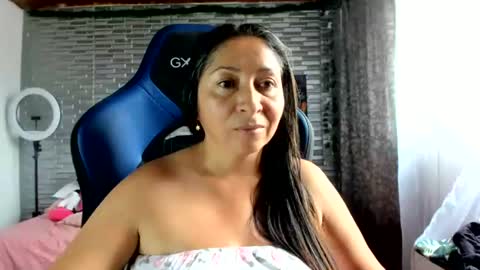 Snapshot of kitty_violet_ chatting on July 2026 04:12:01 PM violet online show from July 2026 04:12:01 PM