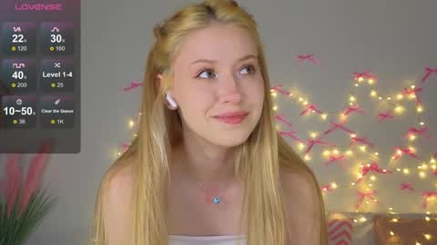 Snapshot of kittyloffe chatting on November 2025 03:39:01 AM Monika online show from November 2025 03:39:01 AM