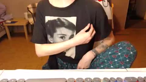 Snapshot of kittylovemoon chatting on April 2026 05:17:01 PM KittyloveMoon online show from April 2026 05:17:01 PM