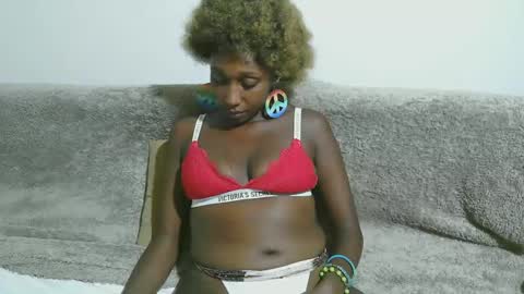 Snapshot of kittynkinky chatting on January 2025 07:00:02 PM Kitty Kinky online show from January 2025 07:00:02 PM