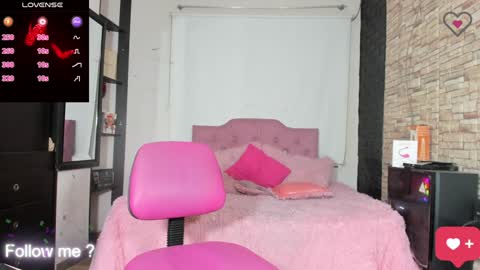 Snapshot of kittyqueen01 chatting on December 2024 06:43:01 AM Tatiana Guerrero online show from December 2024 06:43:01 AM