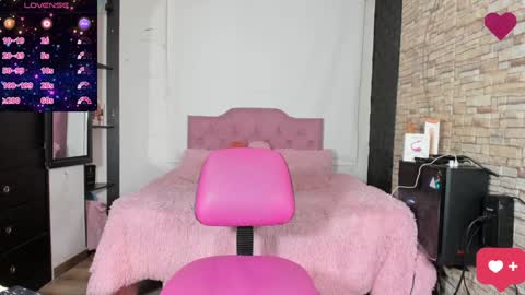 Snapshot of kittyqueen01 chatting on January 2025 06:17:01 AM Tatiana Guerrero online show from January 2025 06:17:01 AM