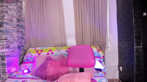 Snapshot of kittyqueen01 chatting on March 2025 04:28:02 PM Tatiana Guerrero online show from March 2025 04:28:02 PM