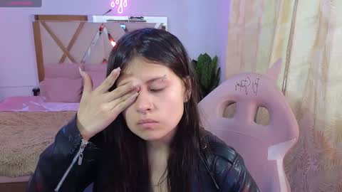 Kitty  online show from December 2024 07:11:02 PM