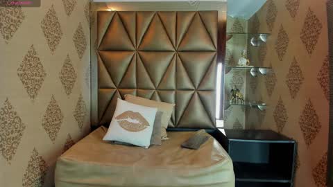 kittyvelvet_ online show from March 2025 06:48:01 PM