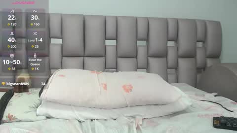 kittywhiteass online show from October 2025 11:09:01 AM