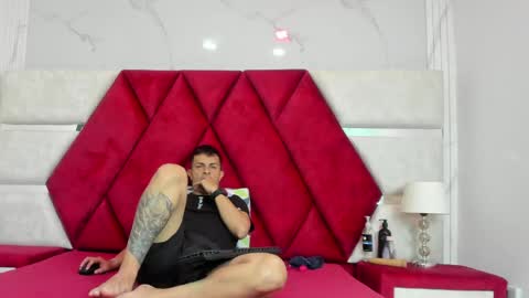 Snapshot of kity_spiderr chatting on May 2026 12:43:02 PM Luisa y Jairo online show from May 2026 12:43:02 PM