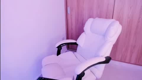 Snapshot of kiwi____ chatting on April 2026 08:59:01 PM Little piece of fruit online show from April 2026 08:59:01 PM