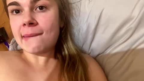 Snapshot of kiwihoneys69 chatting on December 2025 11:49:02 AM kiwihoneys69 online show from December 2025 11:49:02 AM