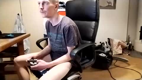 Snapshot of kkkonnd92 chatting on January 2025 09:52:01 PM Erik online show from January 2025 09:52:01 PM