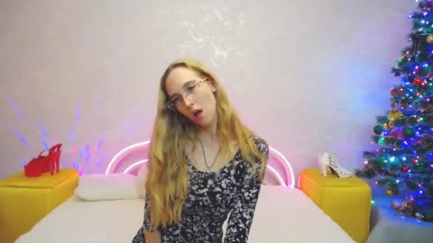 Klary online show from December 2024 04:36:01 PM