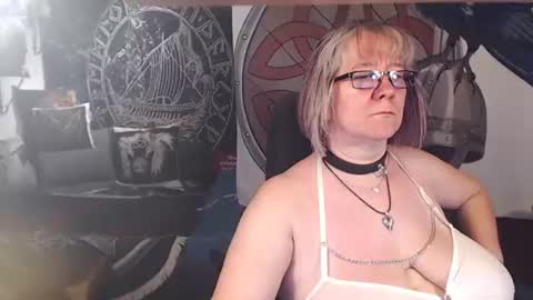 Snapshot of kleiner_teufel chatting on June 2026 05:54:01 PM Michelle online show from June 2026 05:54:01 PM