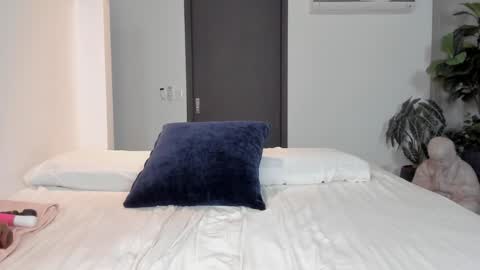 Christina online show from December 2024 06:44:02 AM