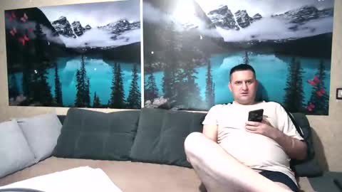 Kleosnow online show from October 2025 08:20:01 AM