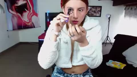 Snapshot of kloe_deker chatting on February 2025 02:11:02 PM Kloe deker online show from February 2025 02:11:02 PM