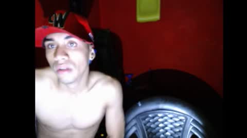 Snapshot of kloeandjersi chatting on December 2025 03:22:02 AM kloeandjersi online show from December 2025 03:22:02 AM