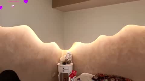 K L O E online show from September 2025 12:08:02 PM