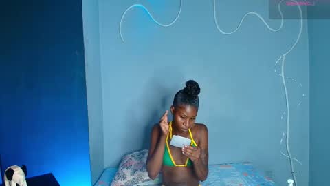 K L O E online show from December 2025 01:59:02 PM