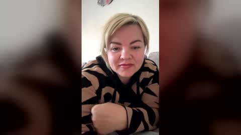 Snapshot of klubnichka2 chatting on April 2026 03:47:01 PM klubnichka2 online show from April 2026 03:47:01 PM