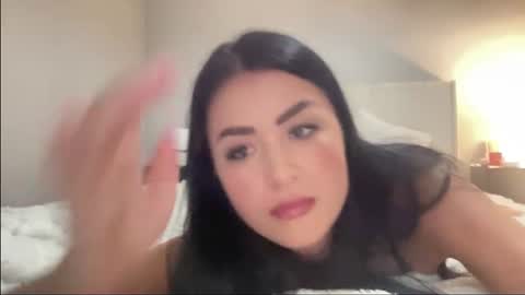 Snapshot of kobi_and_zeina chatting on June 2026 09:39:01 PM kobi_and_zeina online show from June 2026 09:39:01 PM