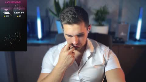 Snapshot of kochka25 chatting on January 2025 06:00:01 PM Sweet boy online show from January 2025 06:00:01 PM