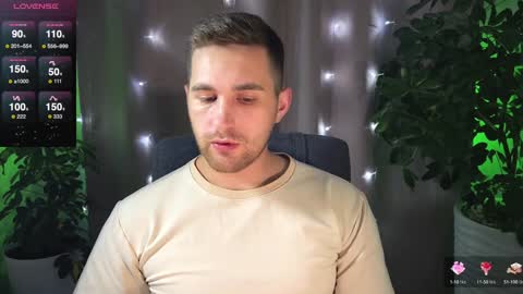 Snapshot of kochka25 chatting on February 2025 07:46:01 PM Sweet boy online show from February 2025 07:46:01 PM