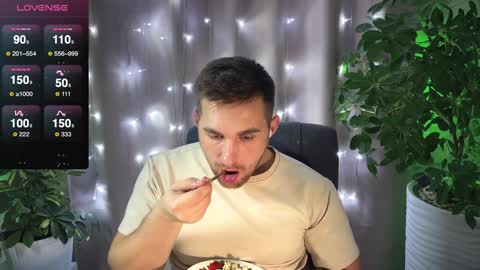 Snapshot of kochka25 chatting on February 2025 08:38:02 PM Sweet boy online show from February 2025 08:38:02 PM