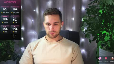 Snapshot of kochka25 chatting on February 2025 11:39:01 PM Sweet boy online show from February 2025 11:39:01 PM