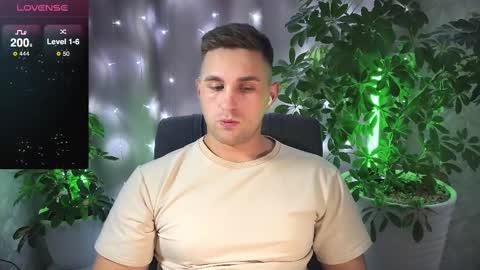 Snapshot of kochka25 chatting on February 2025 06:05:02 PM Sweet boy online show from February 2025 06:05:02 PM